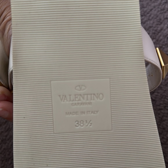 NEW! VALENTINO GARAVANI Roman Stud Leather Slides - Picture 14 of 14